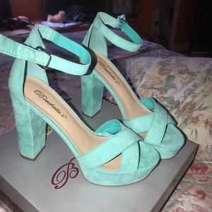 🦋Breckelles Aqua platforms🦋